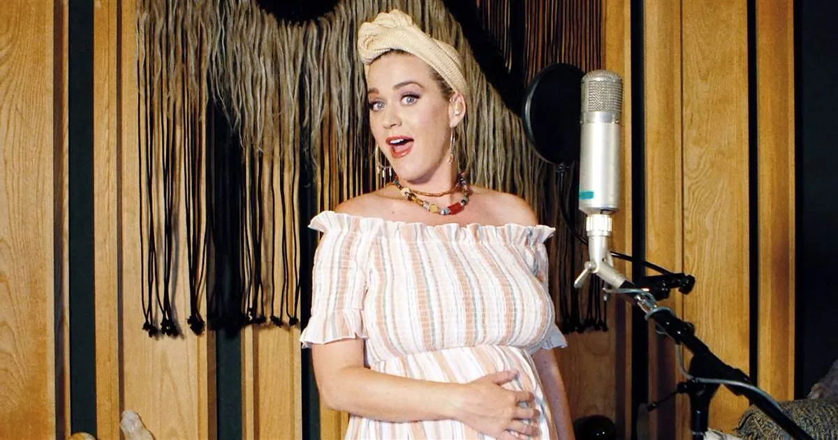 Katy Perry oferă o scurtă privire fanilor a vieții sale minunate de familie alături de Orlando Bloom și bebelușa Daisy