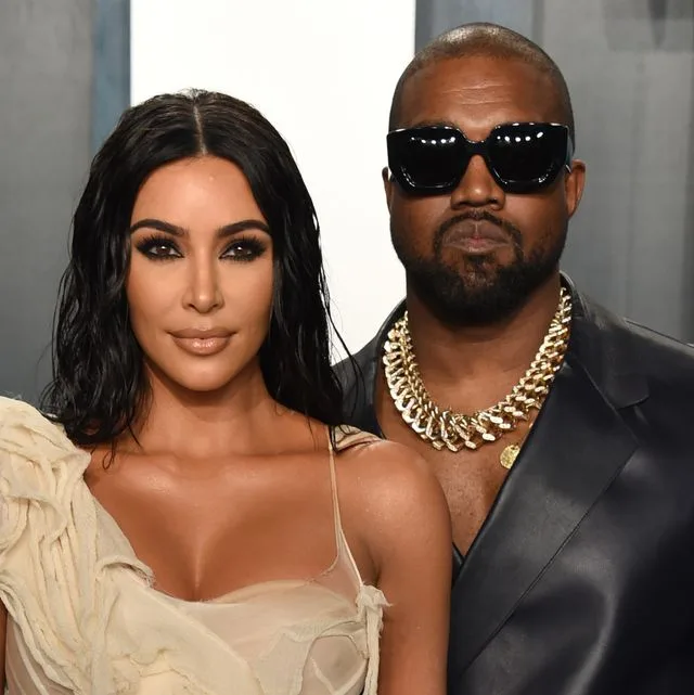 Kim Kardashian este alături de familie după ce a depus cererea de divorț: „Este tristă, dar gata să meargă mai departe”