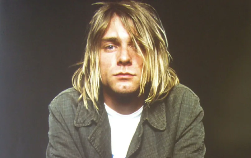Un cardigan verde și o chitară ce i-au aparținut muzicianului Kurt Cobain vor fi scoase la licitație