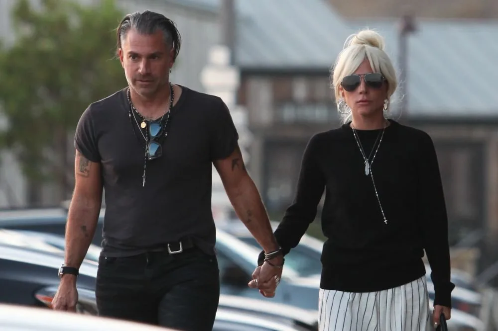 FOTO | Lady Gaga s-a despărţit de logodnicul ei, Christian Carino