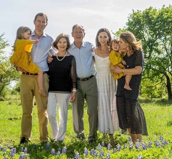 Laura Bush – exemplu de eleganţă şi rafinament! Soţia fostului preşedinte al Americii are 72 de ani