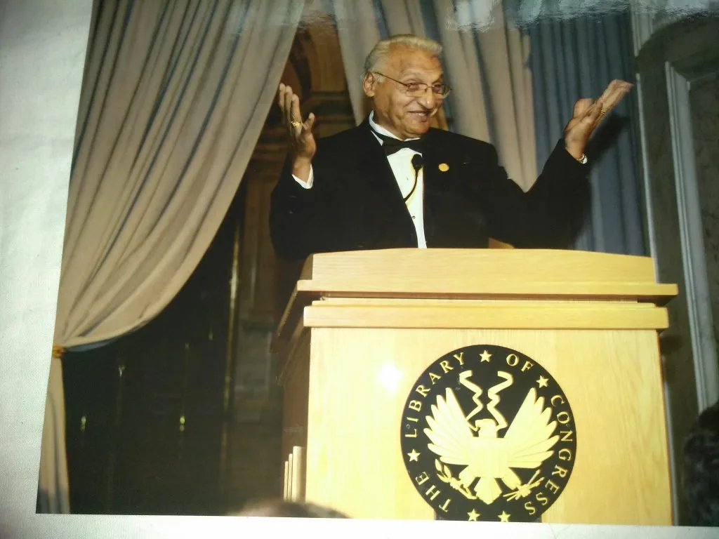 Singurul muzician român premiat de Barack Obama, Nicolae Feraru, dezamăgit de politicienii români:«Obama mi-a dat un trofeu, din România am primit o diplomă scrisă greșit»