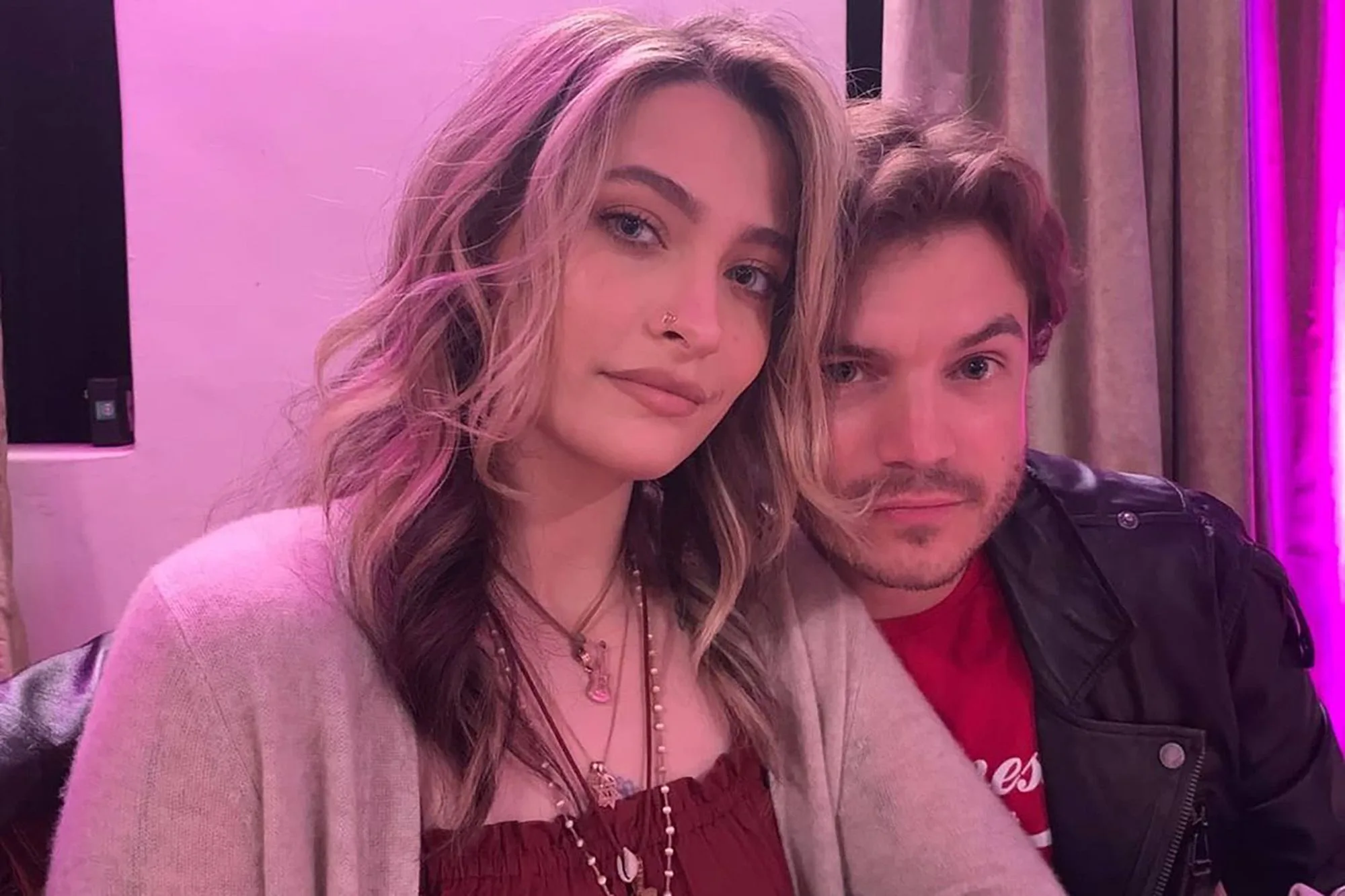 Paris Jackson și Emile Hirsch nu se întâlnesc: „Sunt prieteni de mult timp”, spune o sursă