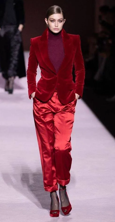 Prezentarea Tom Ford de la New York Fashion Week, inspirată din colecția Gucci toamnă-iarnă 1996