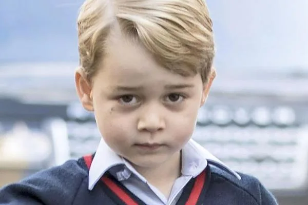 Coincidență… sau nu? Prințul George a dezvăluit numele bebelușului Sussex acum câteva luni!