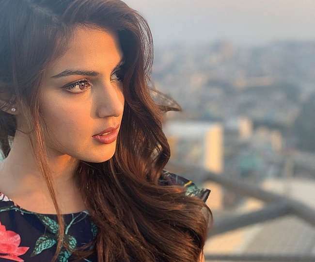 Actrița de Bollywood Rhea Chakraborty arestată