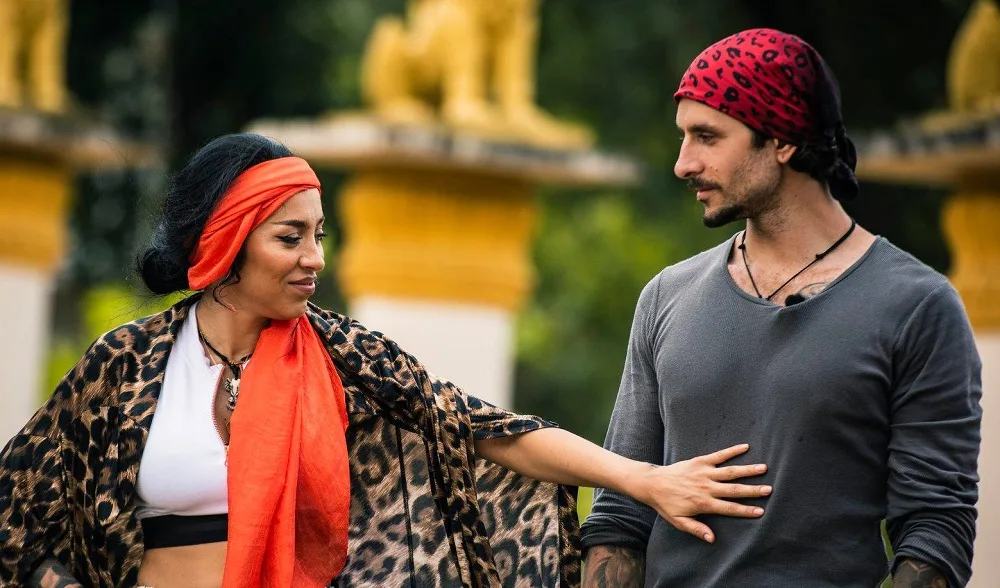 Ruby a făcut o criză de gelozie la ASIA EXPRESS: „Ești o golancă beată!”. Robert, exasperat: „Puteam să fiu violat!”