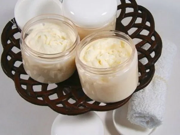 Crema miraculoasă contra ridurilor cu 11 uleiuri esențiale