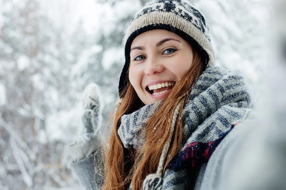 Știi să faci selfie-uri iarna? Iată 6 trucuri de la fotografi