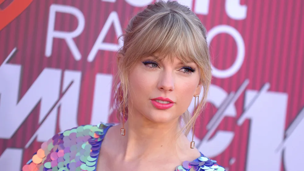 Taylor Swift, marea câștigătoare la gala American Music Awards