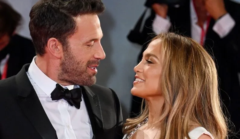 JENNIFER LOPEZ ȘI BEN AFFLECK SUNT ”DESCHIȘI” SĂ SE LOGODEASCĂ.