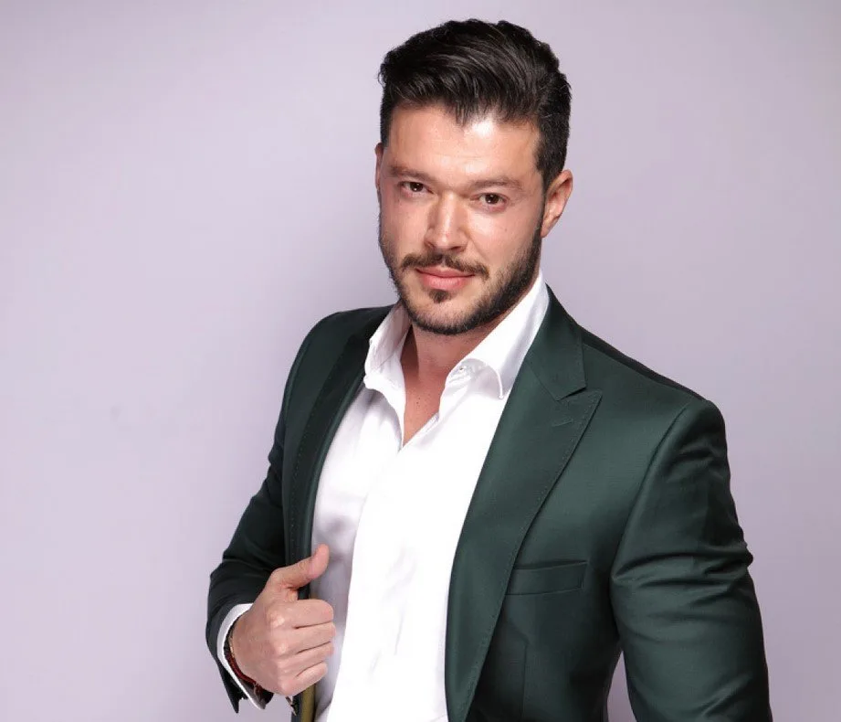 CÂȚI LEI COSTĂ O SALATĂ CU PUI ÎN RESTAURANTUL LUI VICTOR SLAV