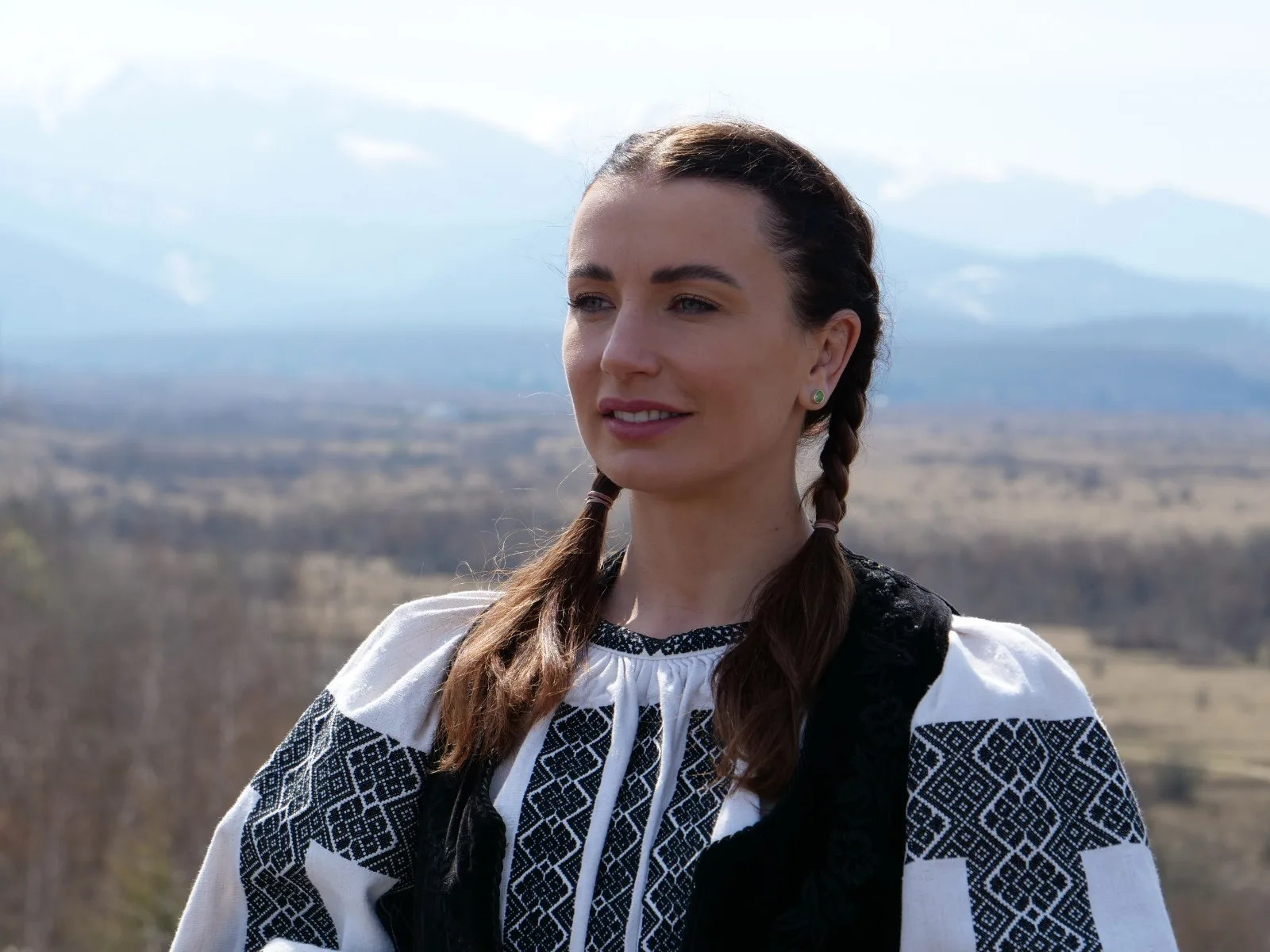 Noutati din viata Paulei Hriscu –  a ramas fara instagram si are videoclip nou