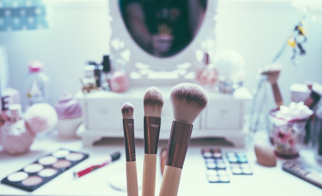 Ce produse makeup să iei cu tine într-o vacanță la mare?