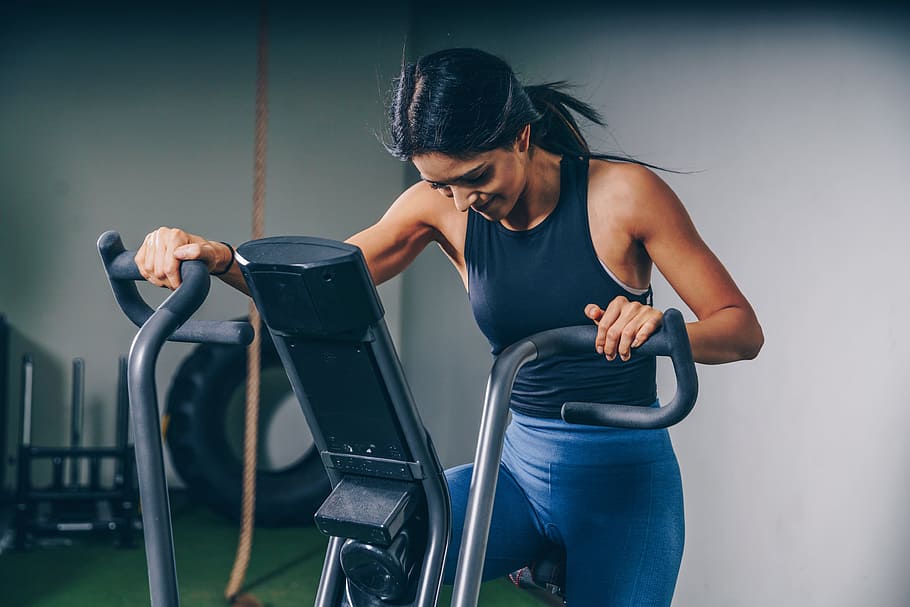 Ce bicicletă fitness să alegi în funcție de mecanism: magnetică, mecanică sau pe aer?