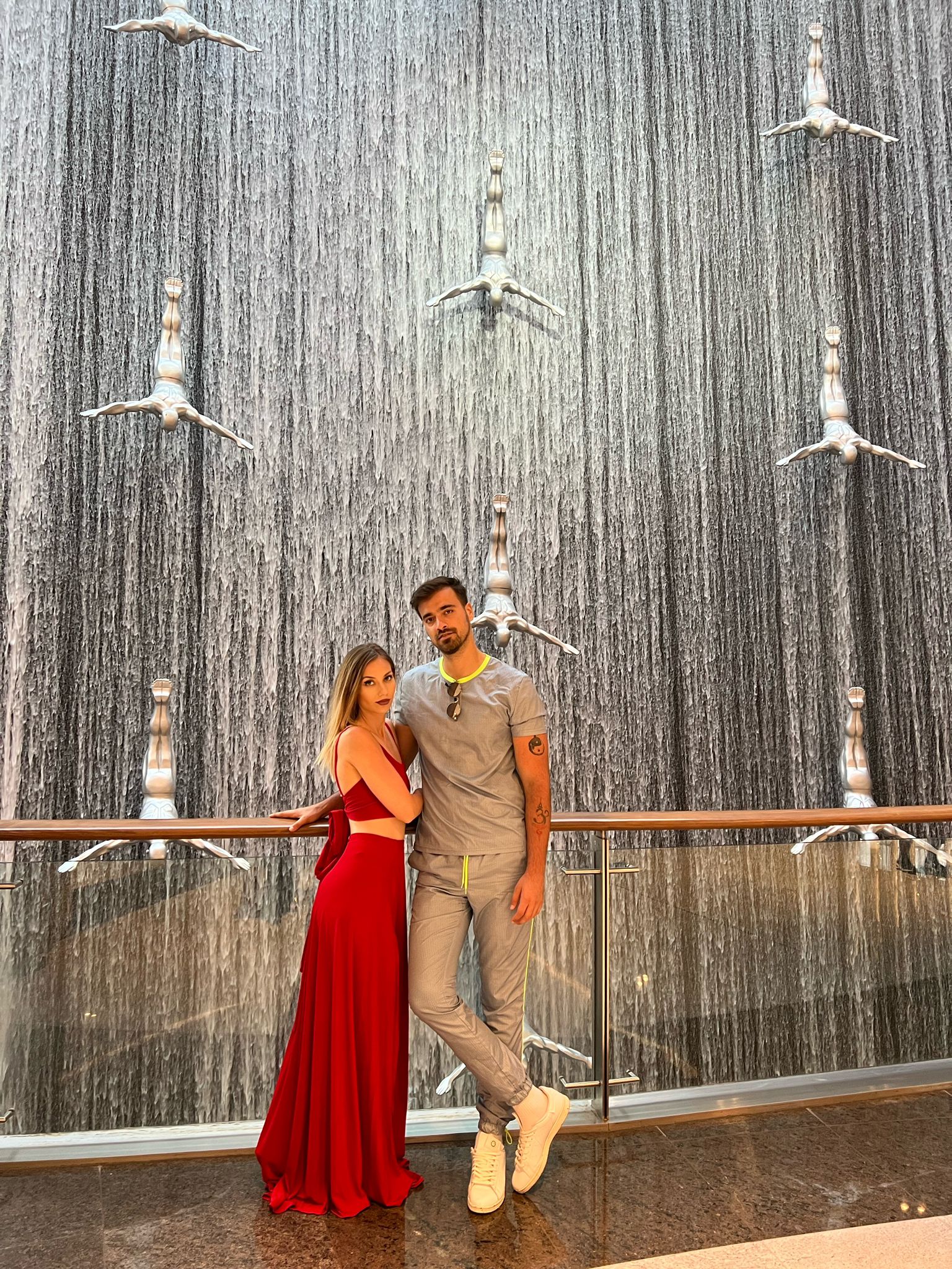 Liviu și Iulia Teodorescu, videoclip în Dubai. ”Am înotat la înălțime, cu Dubaiul la picioare”