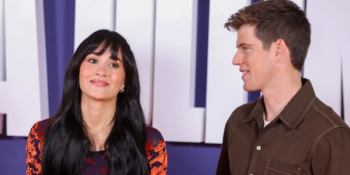 Aitana și Miguel Bernardeau, toți iubesc la premiera serialului lor