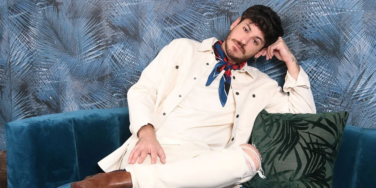 Luis Cepeda pozează cu tendințele modei masculine