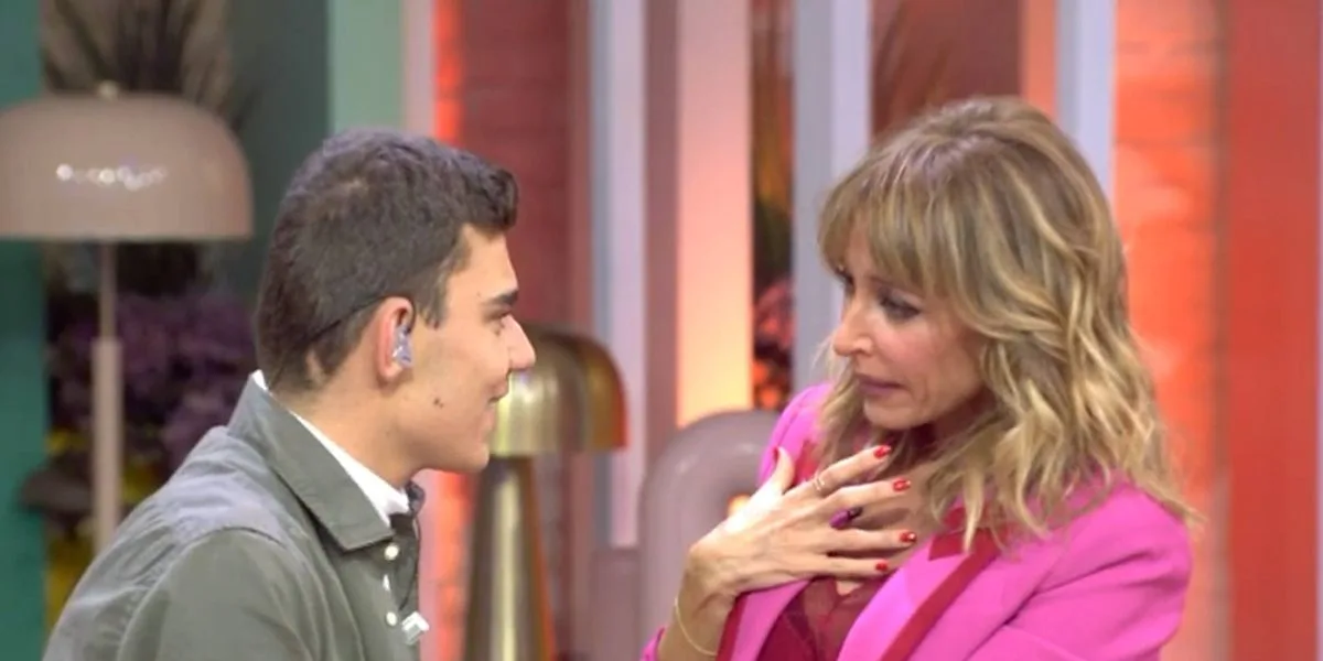 Emma García se strică când îl ascultă cântând pe Adrián Martín