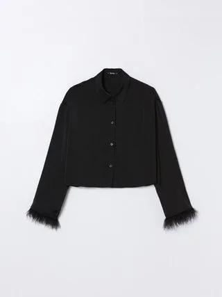 Top negru în stil cămașă cu pene Top negru în stil cămașă cu pene