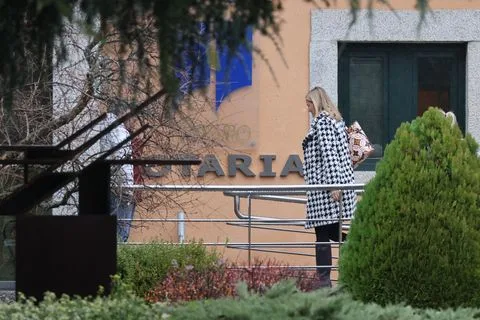 Alba Carrillo și Lucia Pariente alba carrillo și lucia pariente la madrid, 09 decembrie 2022 în poza notarului