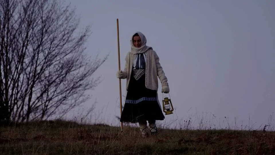 Paula Hriscu a lansat videoclipul piesei „Fata muntelui”