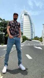 Bogdan-Ioan-s-a-plimbat-prin-Dubai