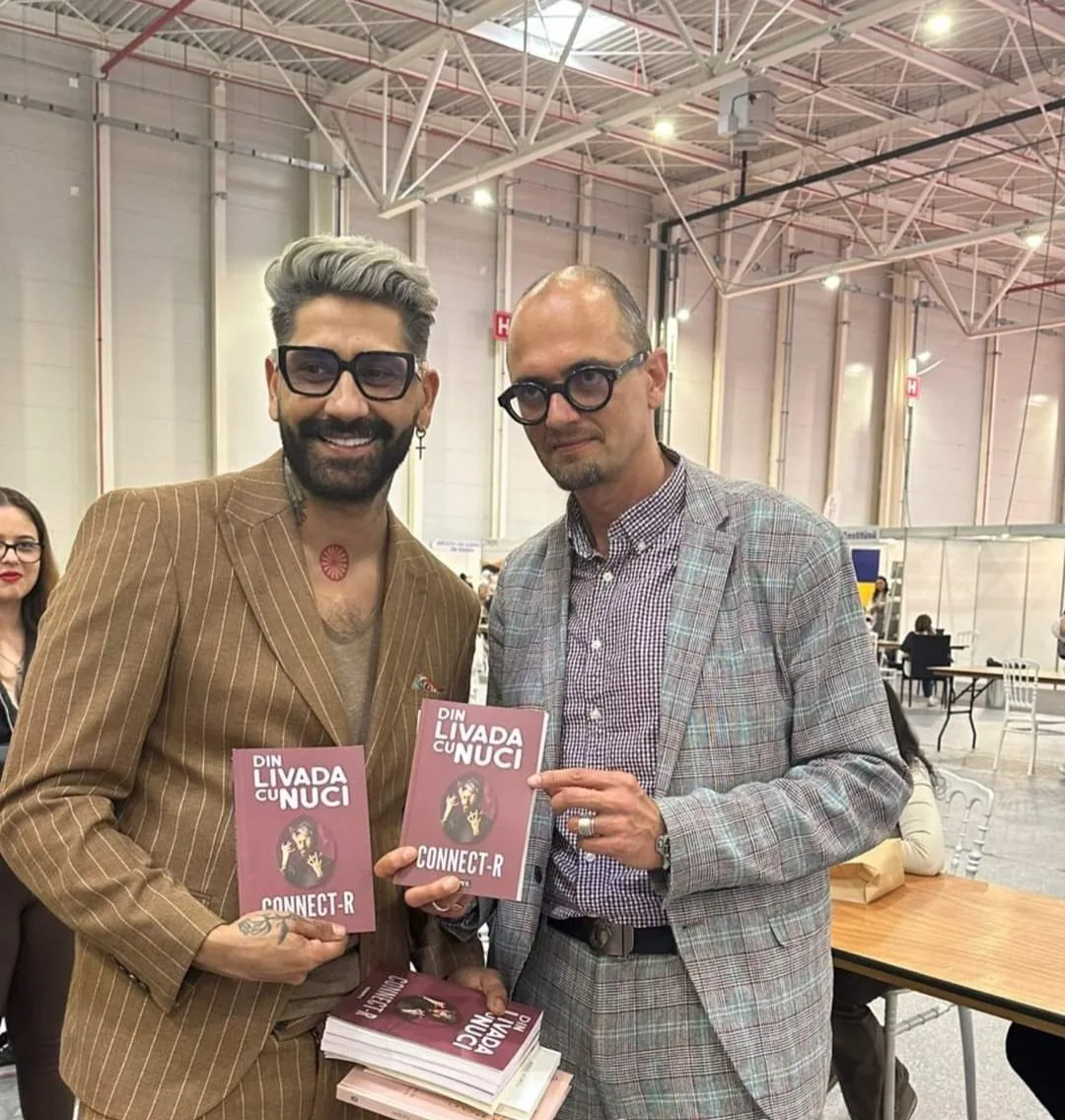 Connect-R și-a lansat cartea „Din livada cu nuci”, în cadrul Bookfest de la Romexpo.