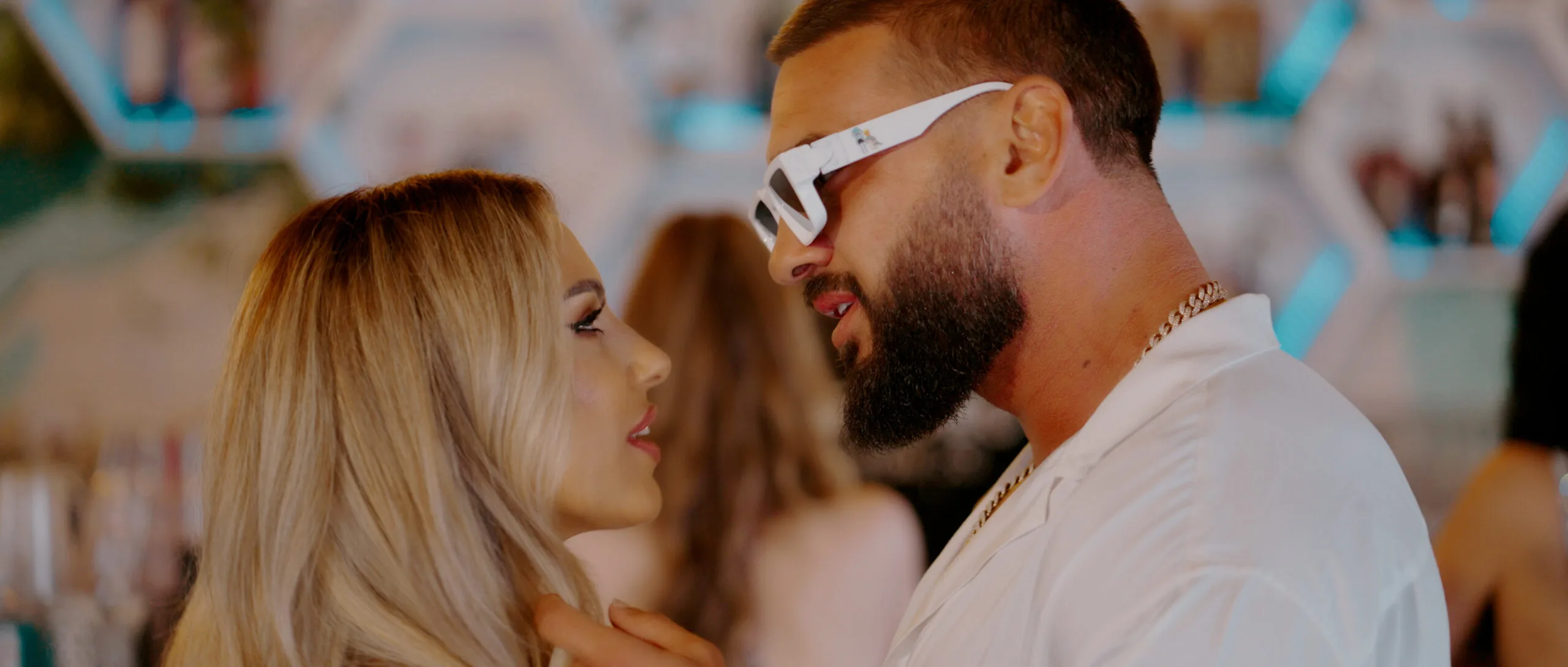 Amna și Dorian Popa, a șasea piesă împreună – dau ”Shoturi” pe ritmuri de bachata