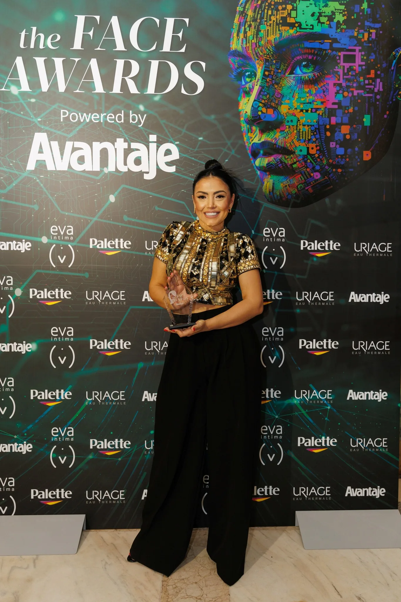 Andreea Mantea, gazda “Casa iubirii” premiata la Gala “The Face Awards by Avantaje”