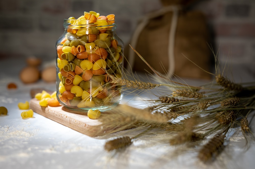Idei de obiecte creative și utile realizate din borcane și sticle