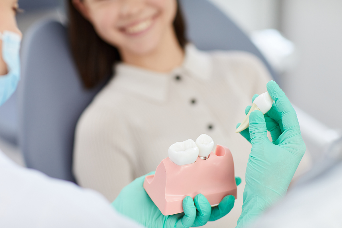 4 întrebări importante de adresat medicului înainte de operația de implant dentar