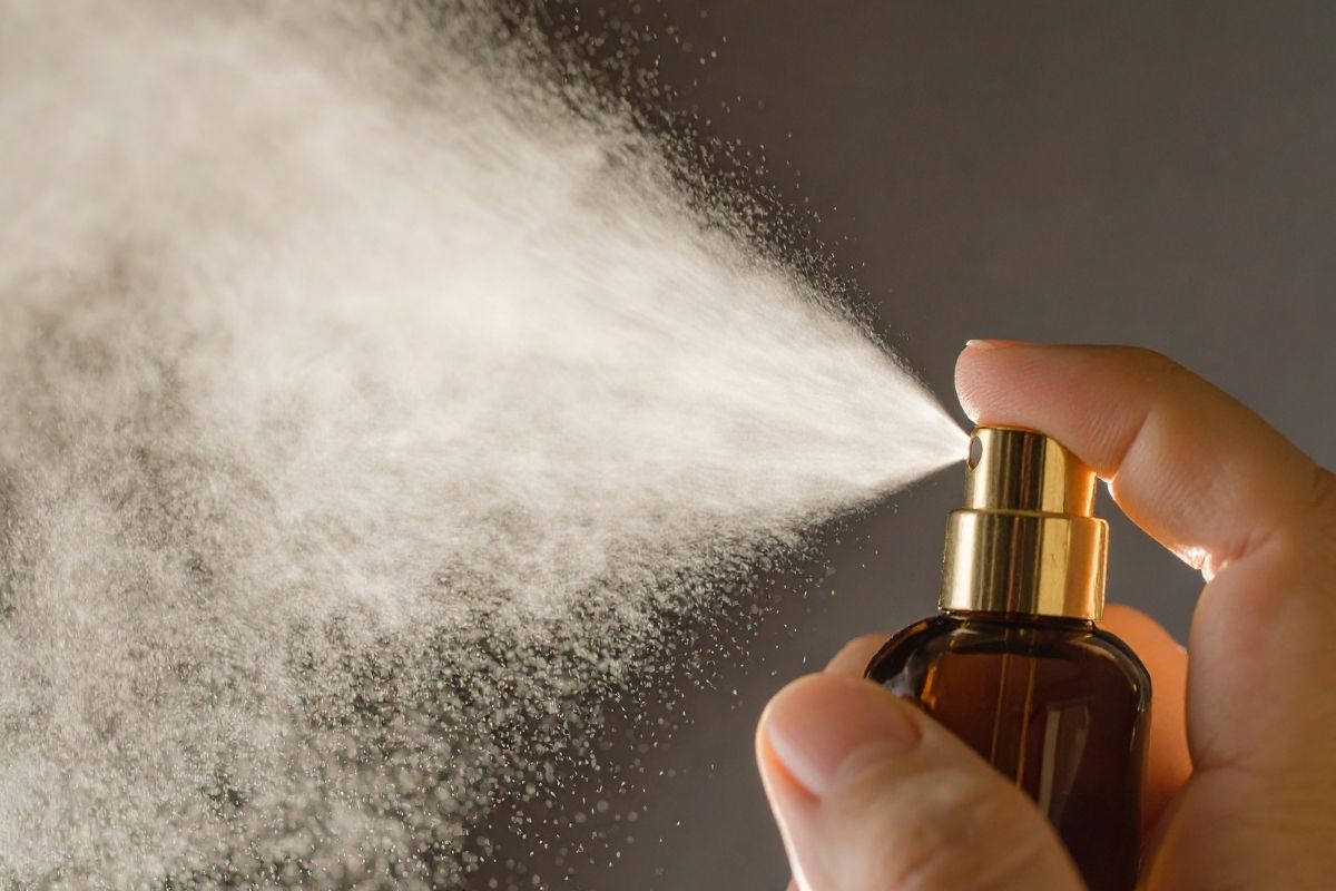 Parfumuri femei: ce note să alegi dacă vrei să porți același parfum tot anul?