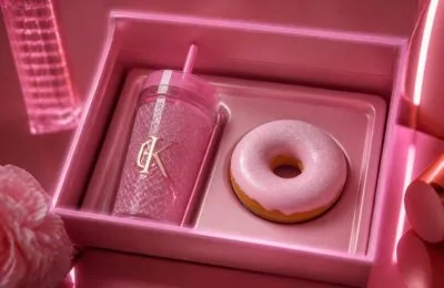 Kylie Jenner a lansat pentru Dunkin o campanie în roz pal cu trei băuturi disponibile ACUM