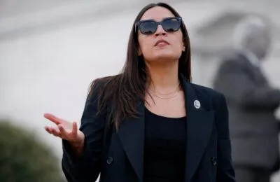 Alexandria Ocasio-Cortez s-ar fi despărțit de logodnicul ei, Riley Roberts