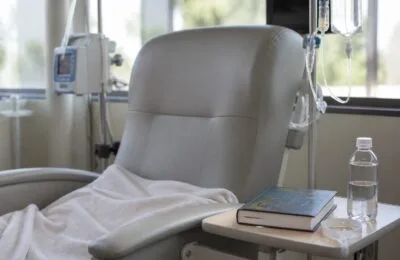Alina Pușcău urmează tratamentul pentru cancer în California, cu efecte adverse după chimioterapie