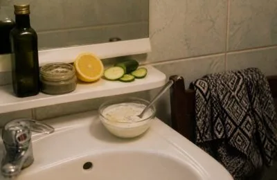 Anastasia Lazariuc își păstrează rutina la 73 de ani prin alimentație simplă, plimbări și demachiere